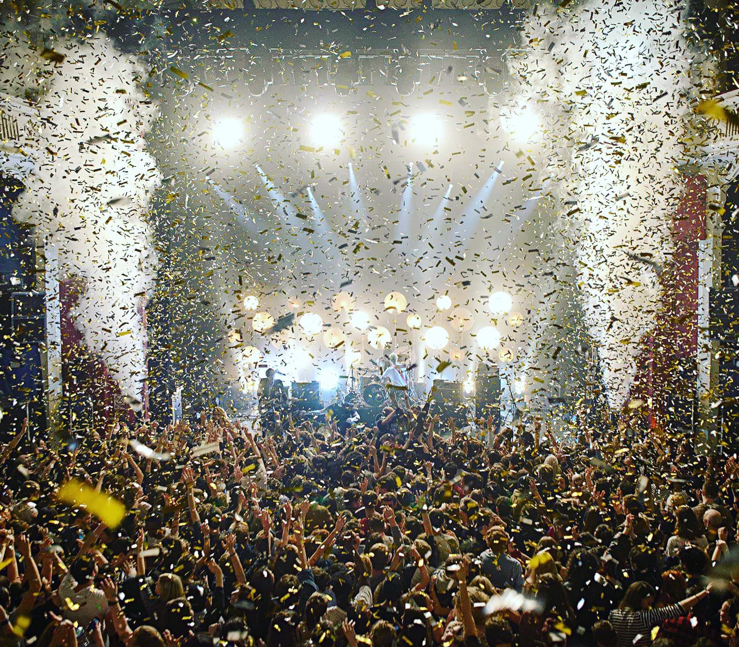 confetti cannon on hire at music event